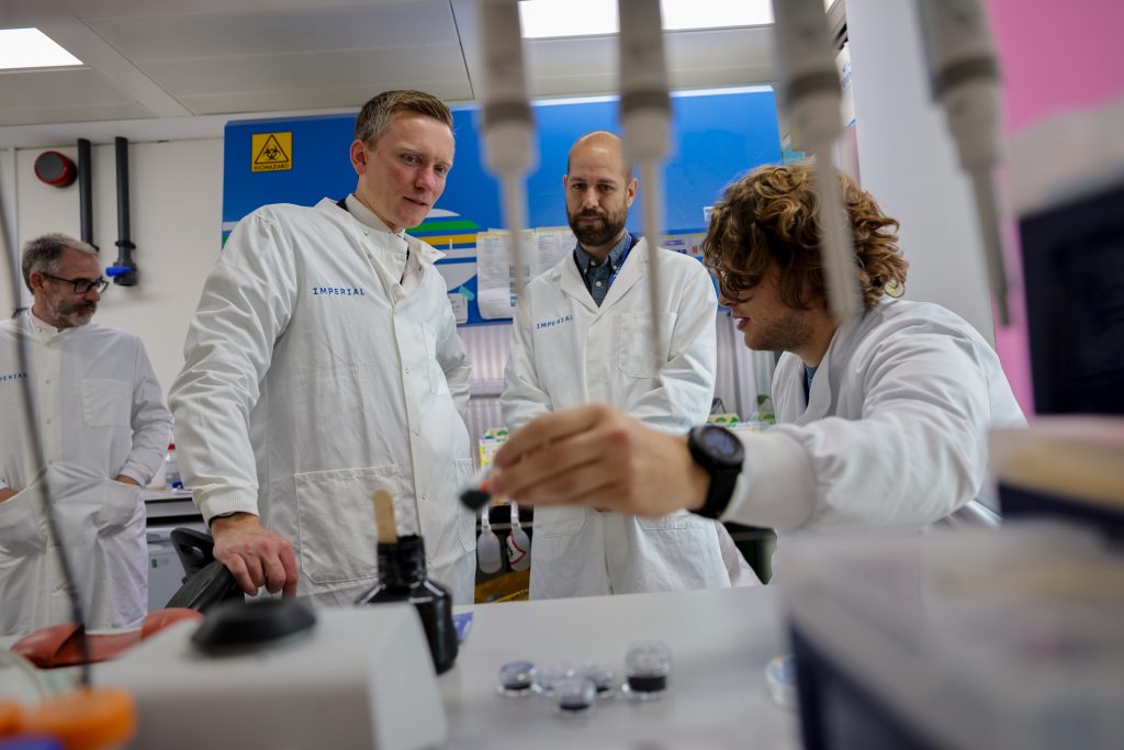 Torsten Bell MP in the lab with Professor Rodrigo Ledesma Amaro, Professor Peter Haynes and researchers from the RLA Lab. 