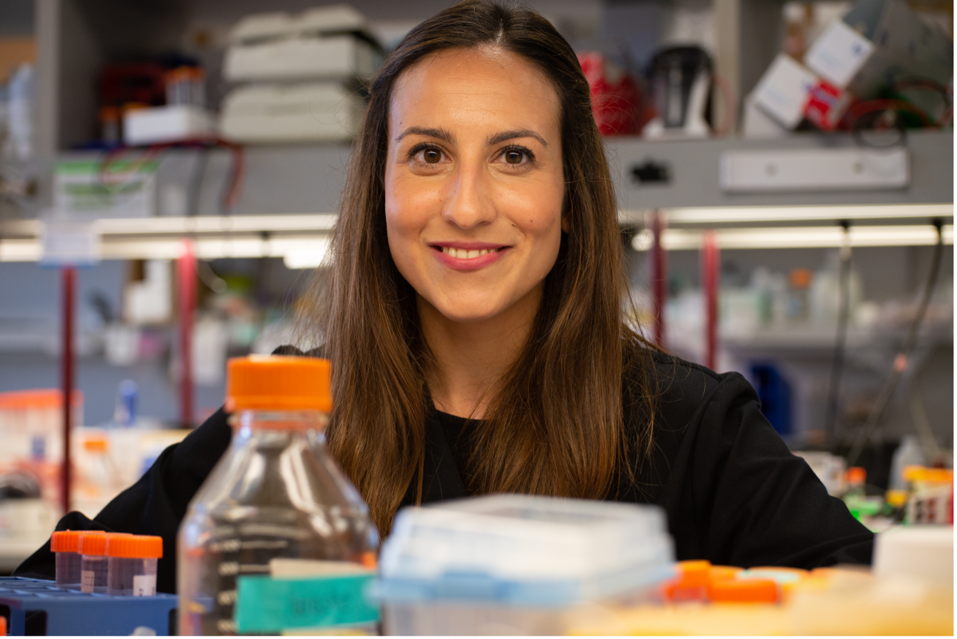 Image of Laura Martin-Sancho in a lab