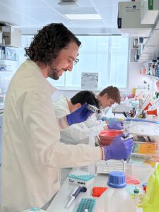 Laurence Gesman in the Crump Lab