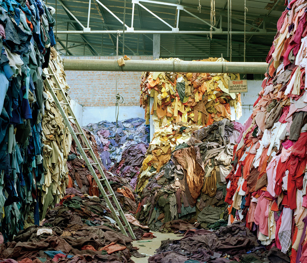 Image of mountains of clothes from waste generated by the textile and clothing industry