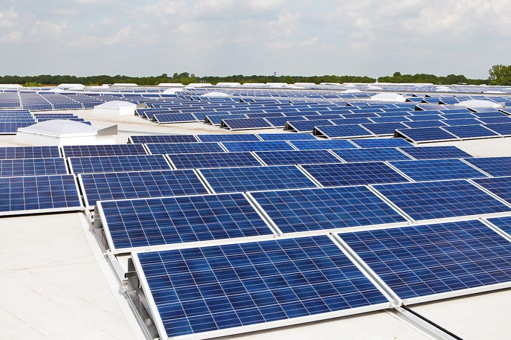 Solar plant farm. Image credit: Heide Schwarze