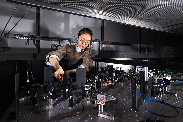 Mengbo Long in the QuEST (Quantum Engineering, Science & Technology) lab