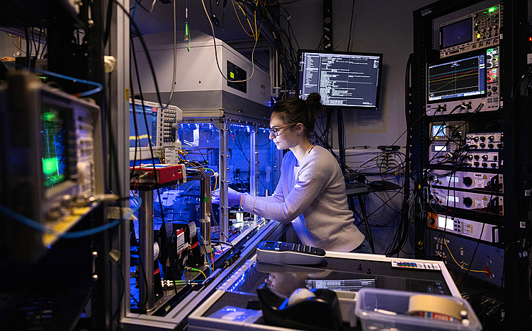 PhD student Lydia Kanari Naish at work in the QUEST quantum measurement lab at the South Kensington Campus.